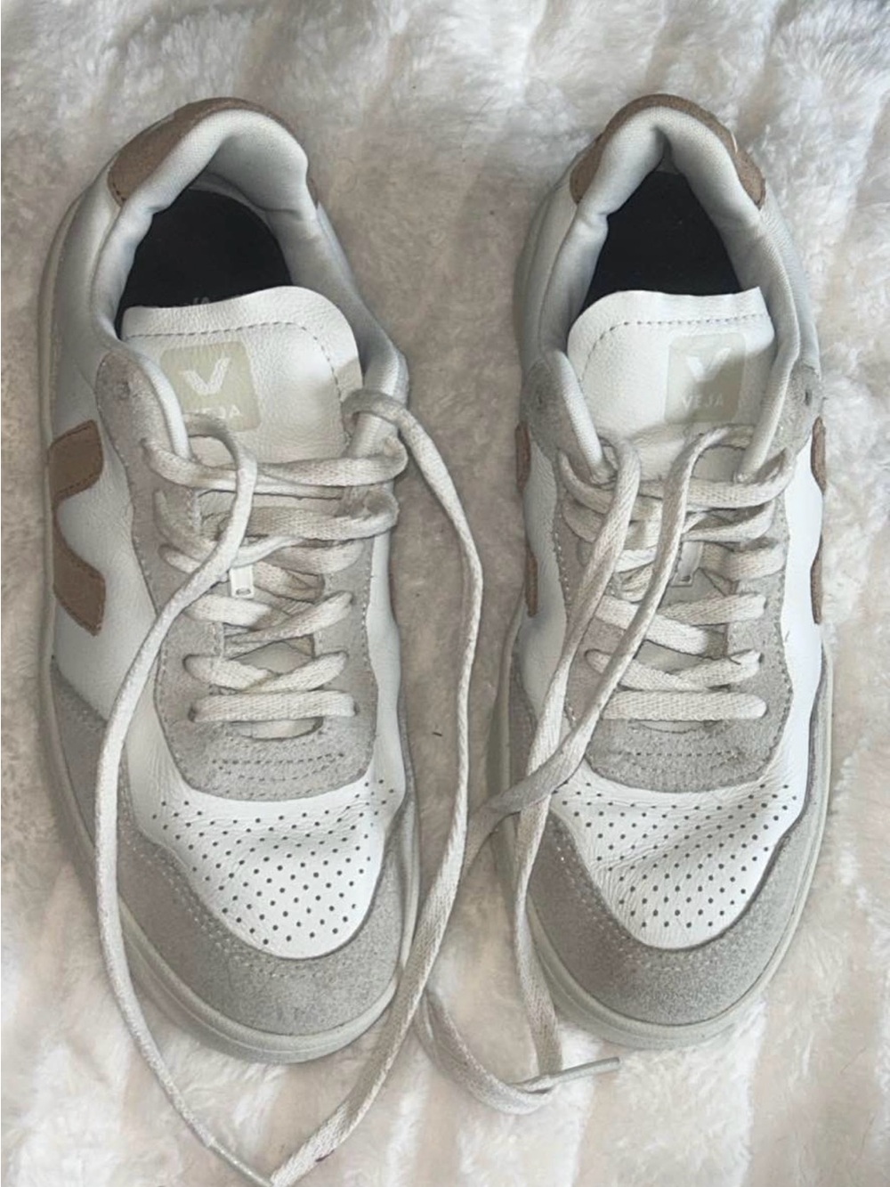 Veja Men's White and Tan Retro Low-Top Sneakers